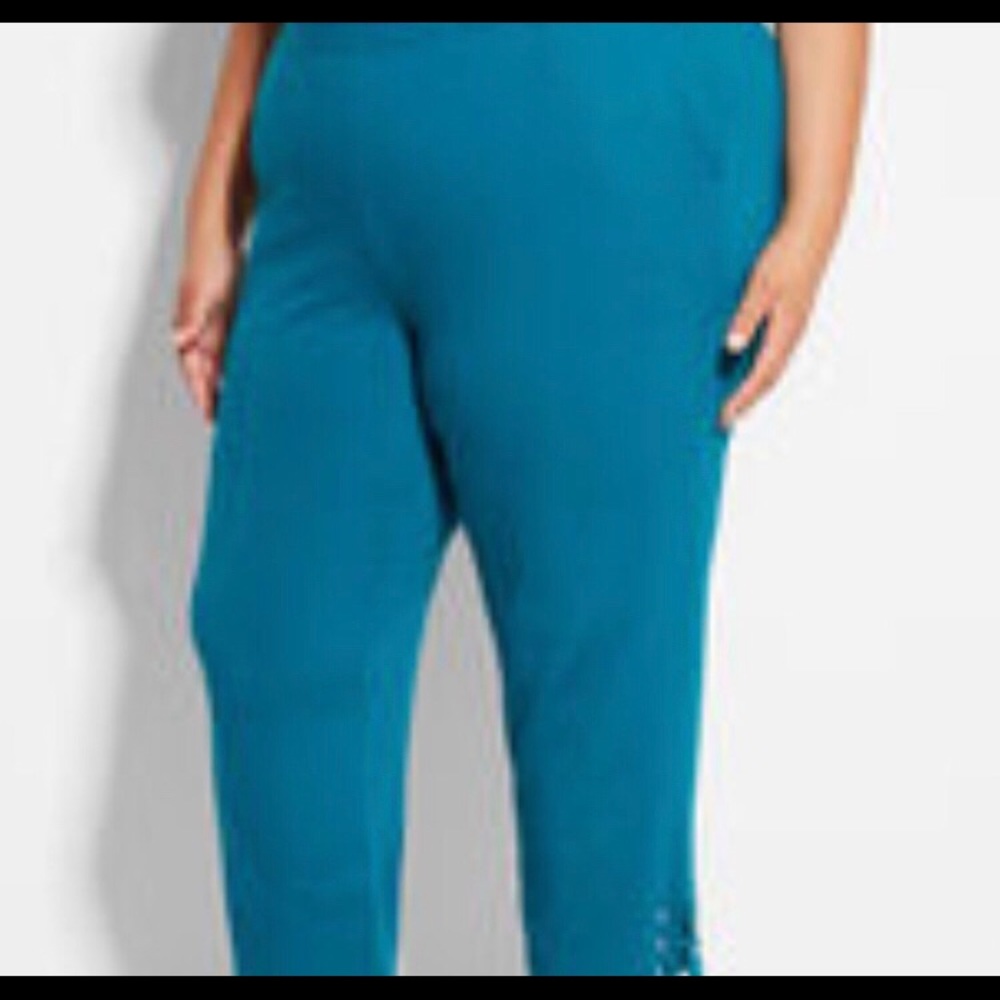Suprema Teal Blue Capris-4X- NWT